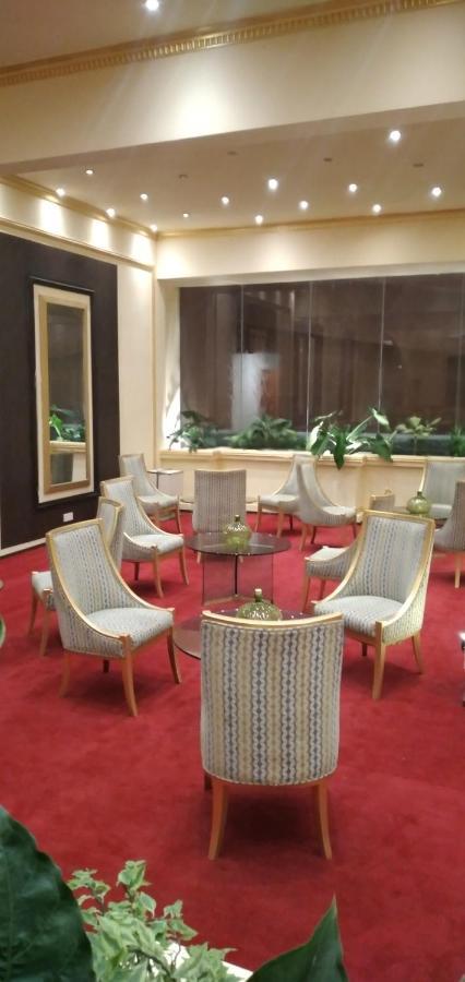 Sleek Hotel Кегал Екстериор снимка