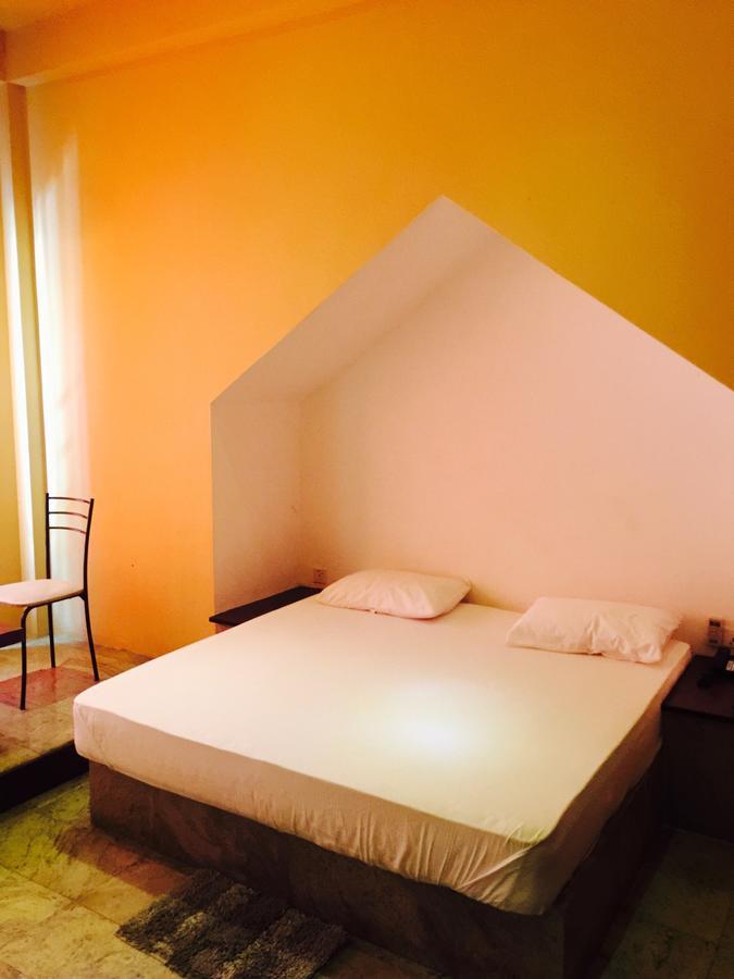 Sleek Hotel Кегал Екстериор снимка