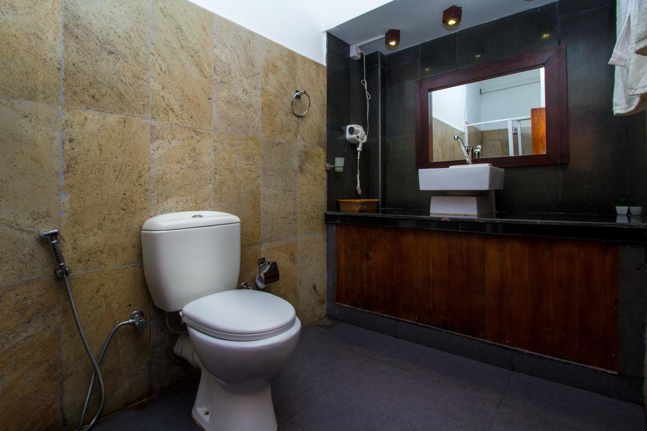 Sleek Hotel Кегал Екстериор снимка