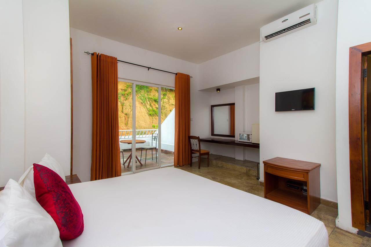 Sleek Hotel Кегал Екстериор снимка