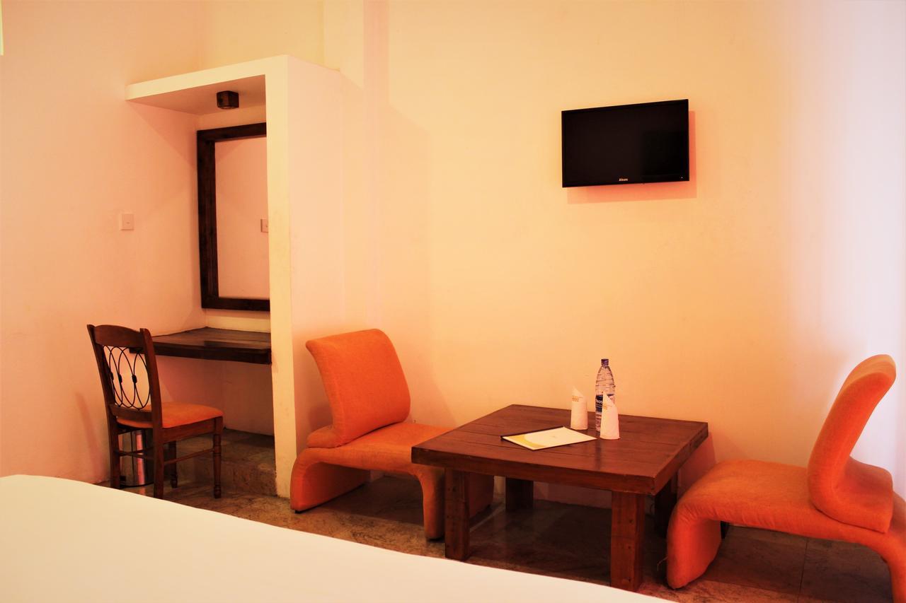 Sleek Hotel Кегал Екстериор снимка