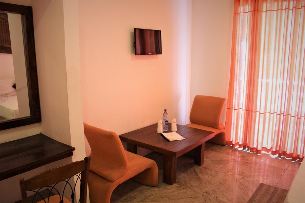 Sleek Hotel Кегал Екстериор снимка